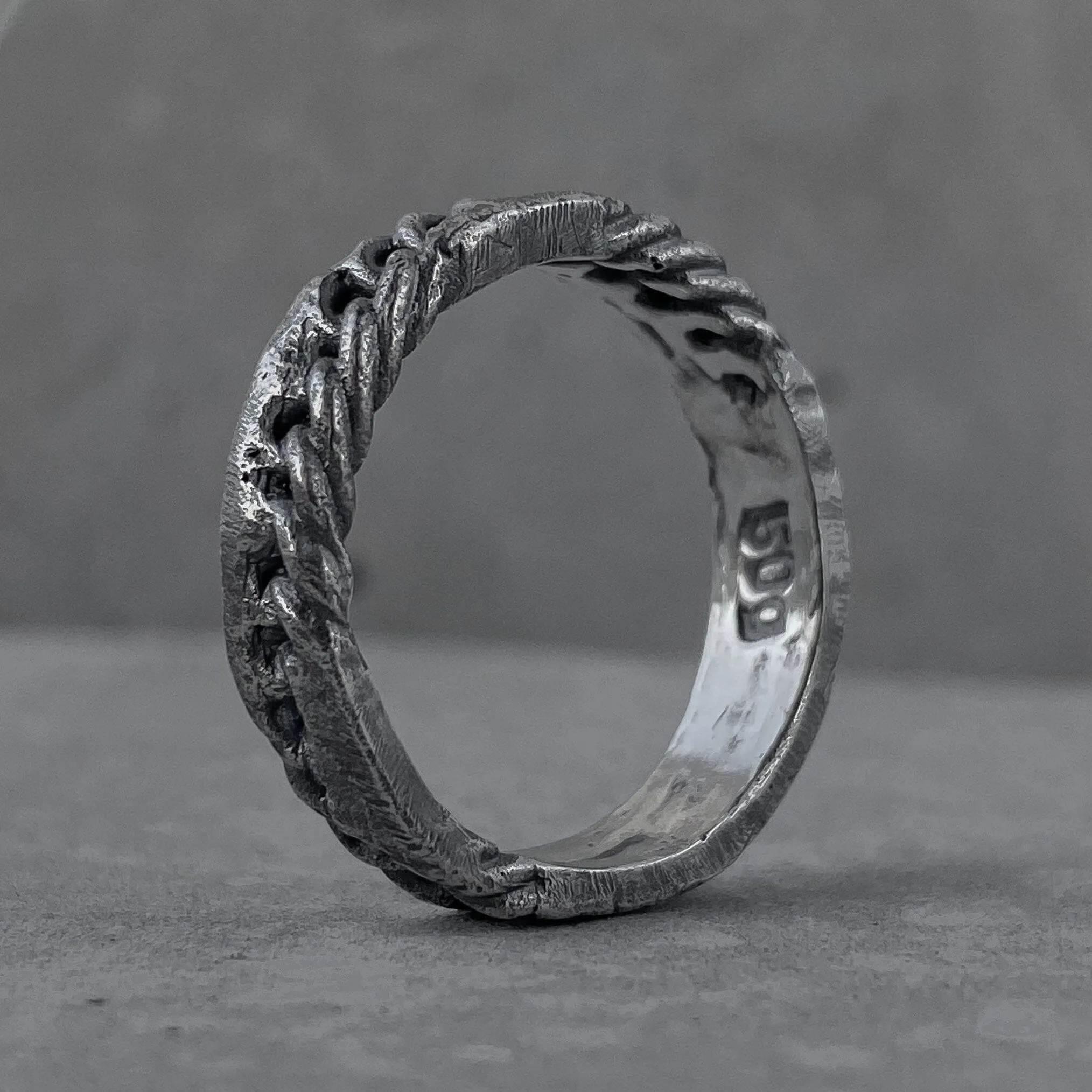 Chain ring- texture ring with volcanic oxidation