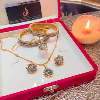 Diamond Cut Set with Pair Zircon Kery