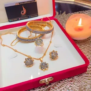 Diamond Cut Set with Pair Zircon Kery
