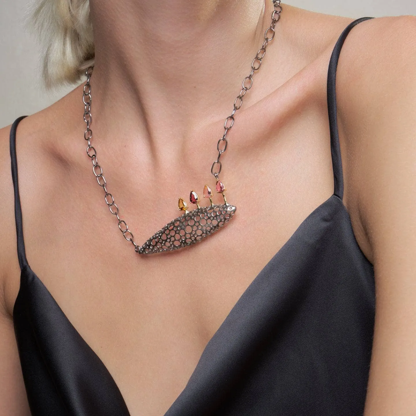 Ikosen Mixed Sapphire Necklace