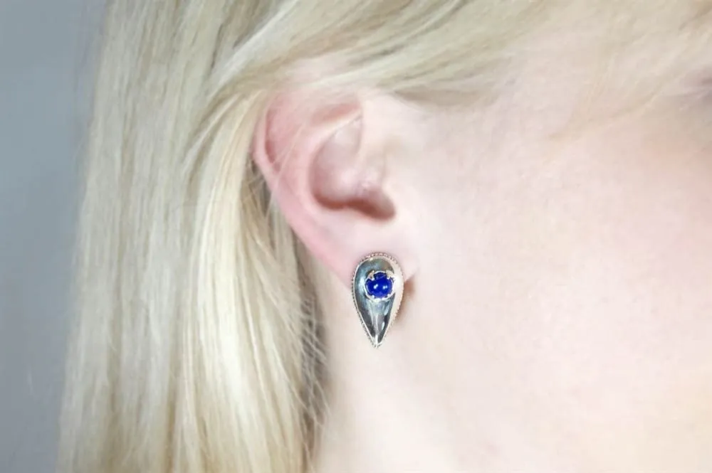 Small arrowhead stud earrings with blue lapis lazuli