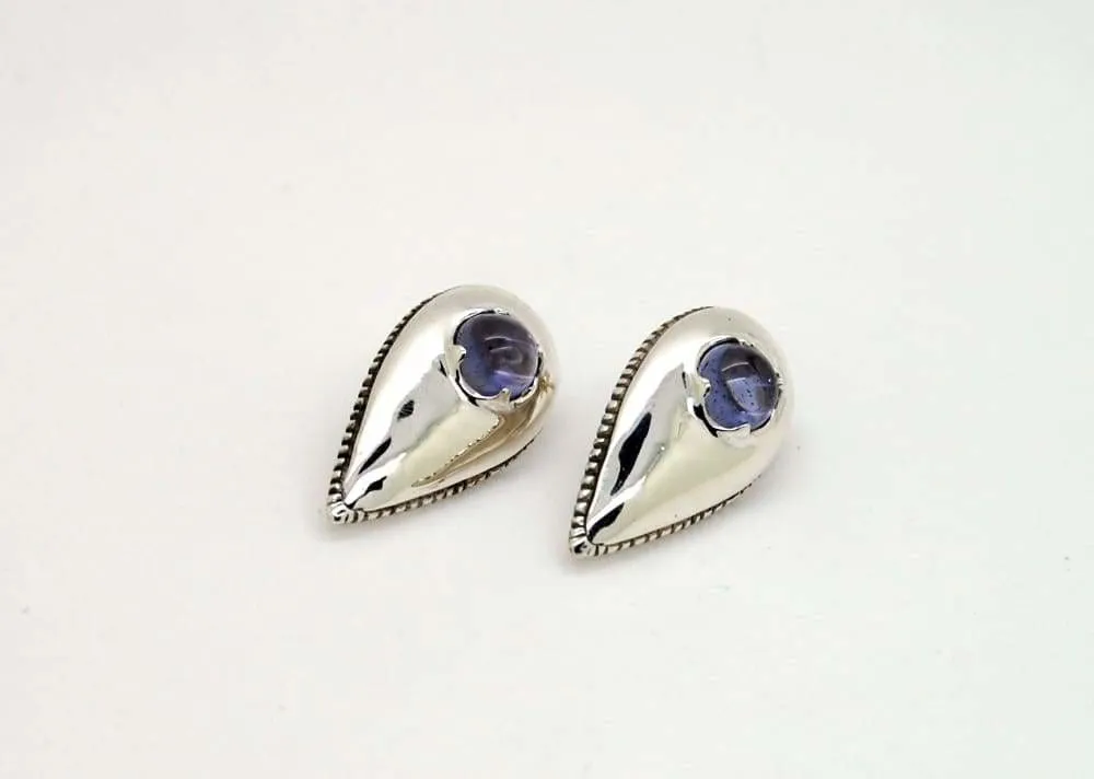 Small arrowhead stud earrings with blue lapis lazuli