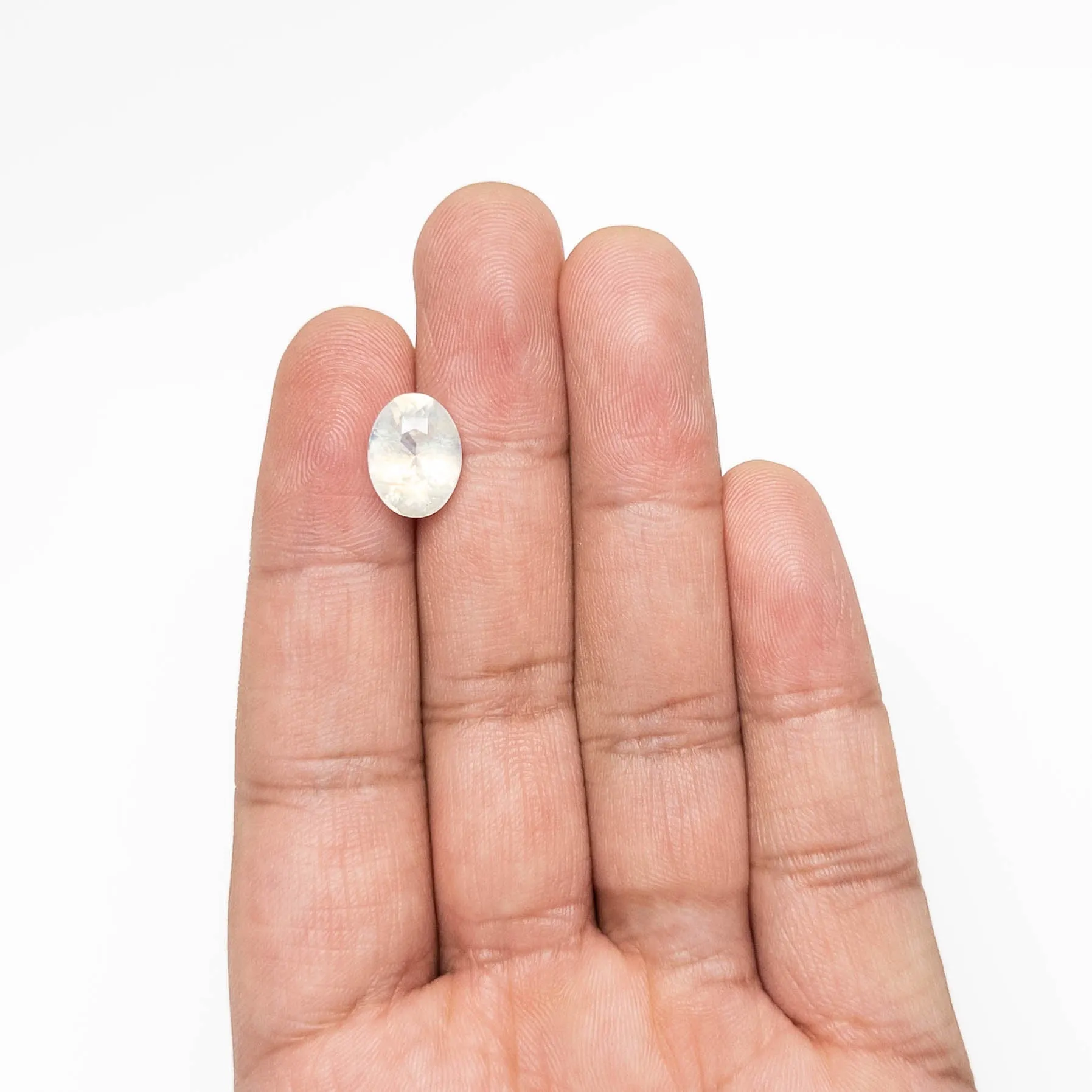 White/Yellow Brilliant Sapphire - 5.50ct Oval